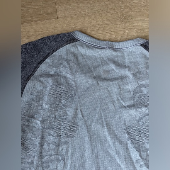 Sold Lululemon Run: Swiftly Tech Long Sleeve *Lace Silver Slate size 12 - Picture 4 of 4